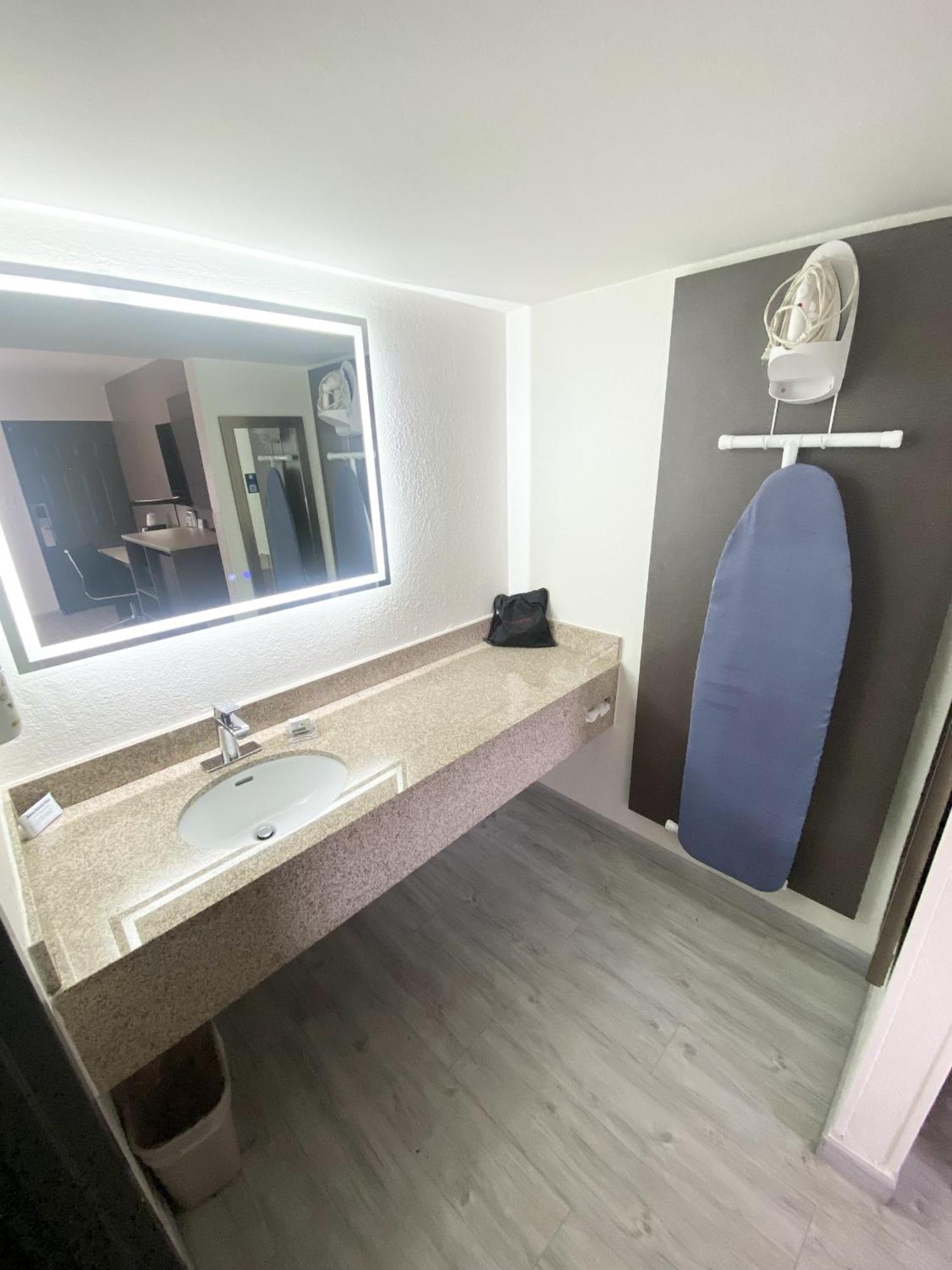 Ramada By Wyndham Tuscaloosa Hotel Kültér fotó