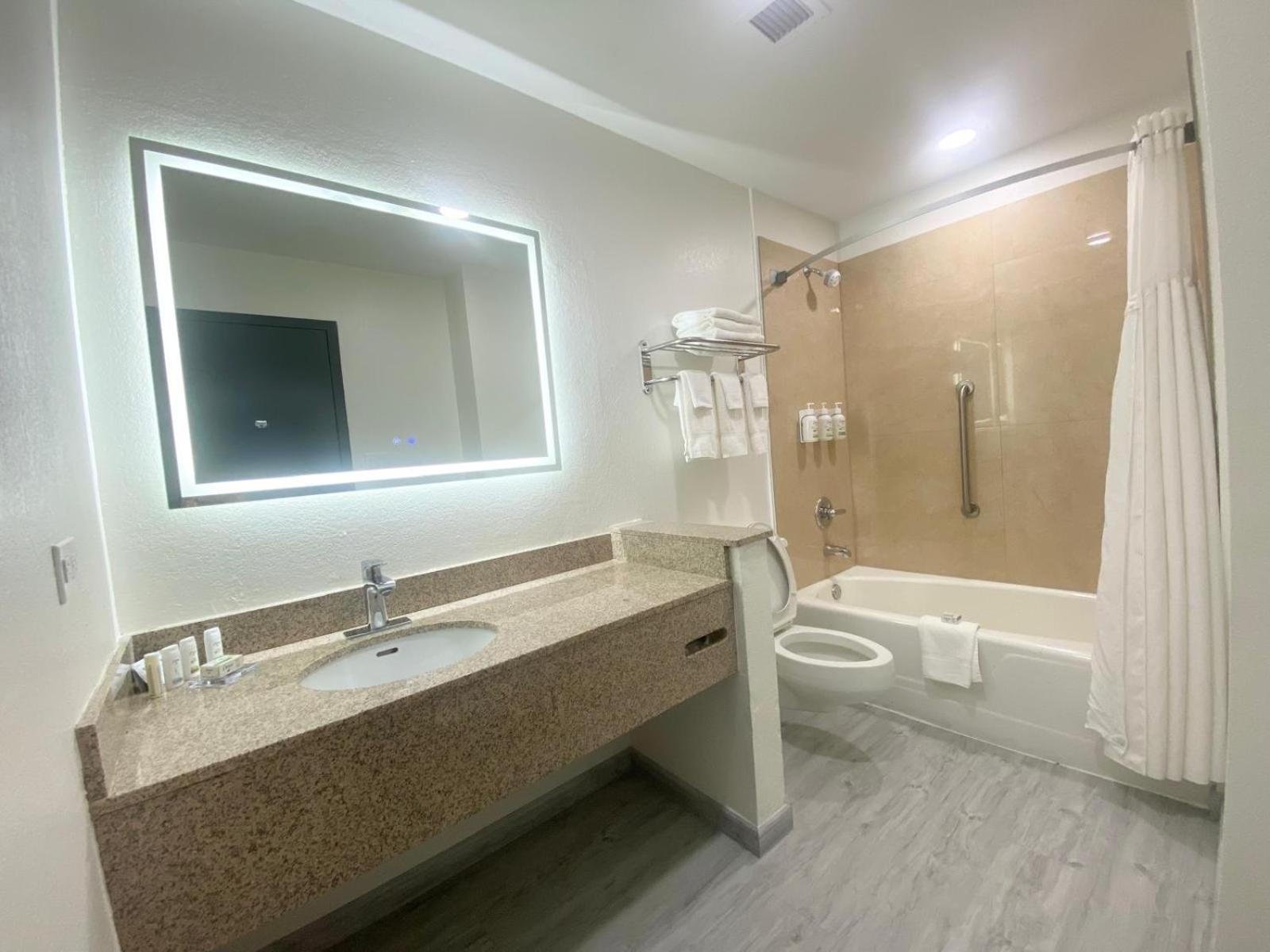 Ramada By Wyndham Tuscaloosa Hotel Kültér fotó